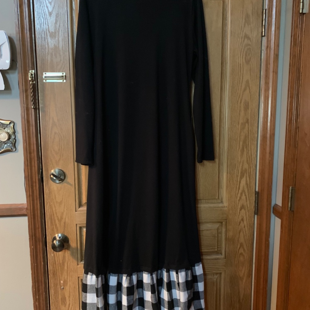 Dress - Picture 2 of 2